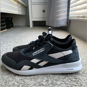 Women’s Reebok Shoes Size 9